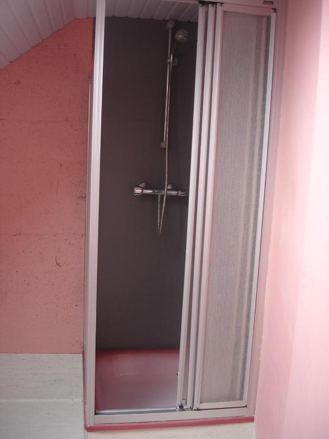 L'Appartement & Dortoir Chez Jean-Luc Baelen Esterno foto